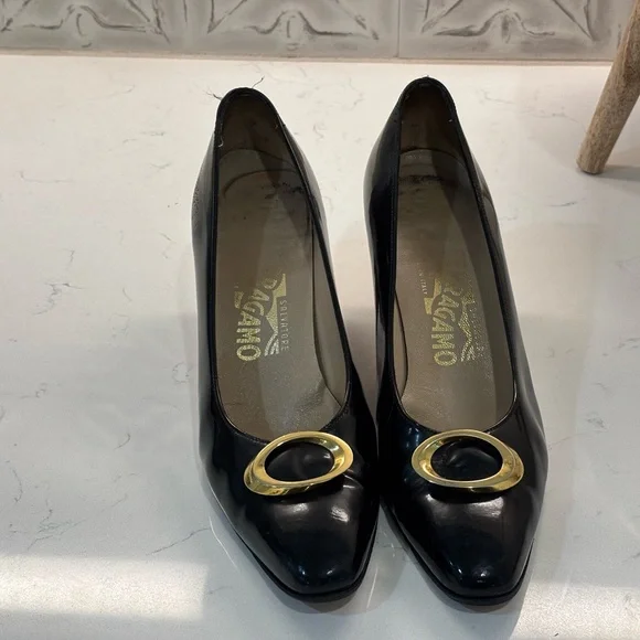 VINTAGE Salvatore Ferragamo Black Pumps with Gold Accent - Picture 4 of 6